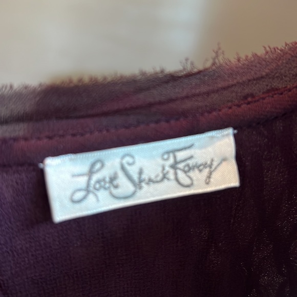 This adorable dress is burgundy with hombre tones - Picture 4 of 6